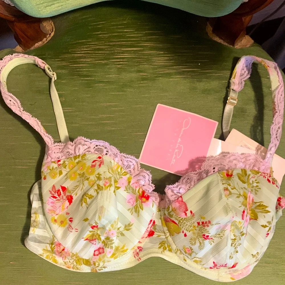NWT Oscar De La Renta Pink Label Bra.  Sz 36B